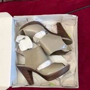 💥NI💥 Steve Madden Taupe Open-Toe Heels